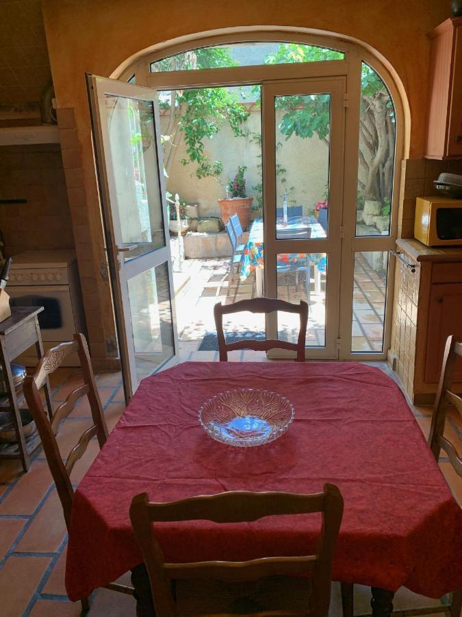La Maison Sur La Place Aigues-Mortes Buitenkant foto