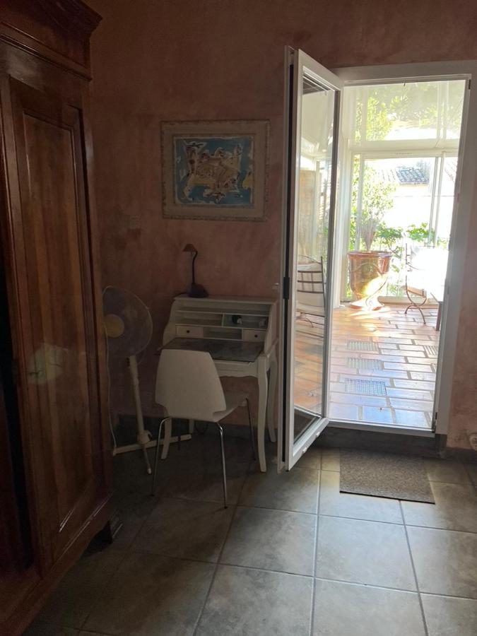 La Maison Sur La Place Aigues-Mortes Buitenkant foto
